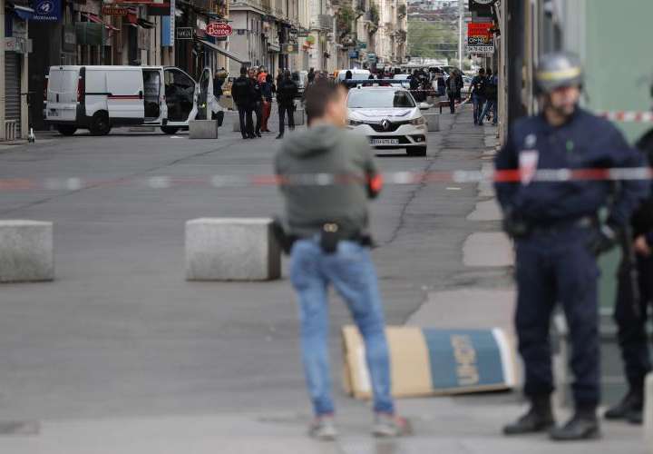 La policía difundirá fotos del autor de la explosión de Lyon