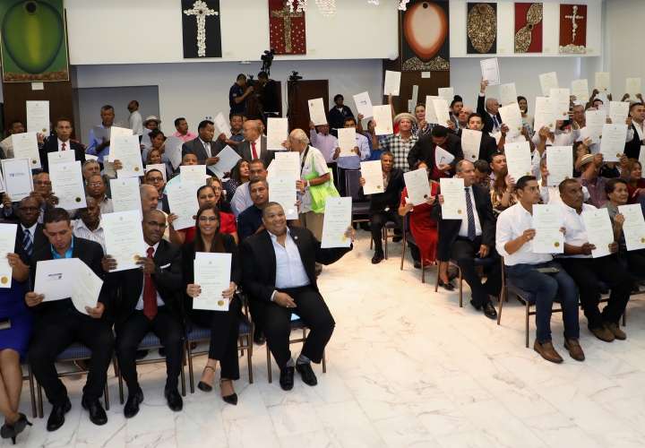 Entregan credenciales del Parlacen y a alcaldes