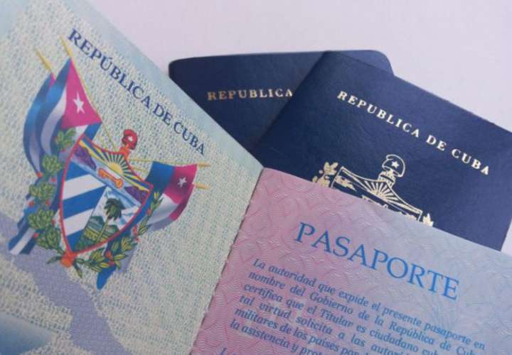Suspenden tarjeta de turismo a cubanos