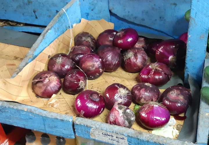 Pequeños comerciantes afectados por escasez de cebolla