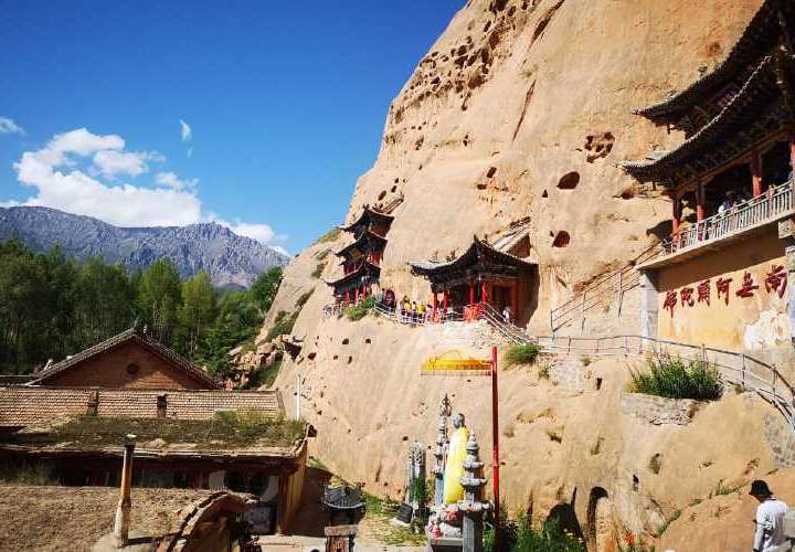 Recorriendo las grutas budistas
