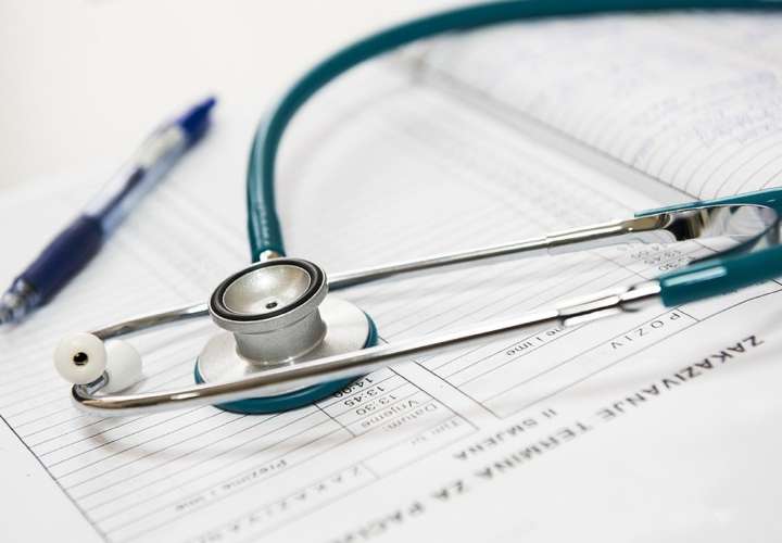 Facultad rechaza eliminar certificación de médicos