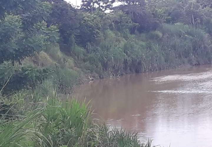 Hallan dos cadáveres en río Pacora