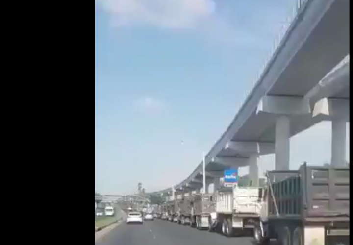 Camioneros realizan caravana para pedir participación en proyectos de Gobierno