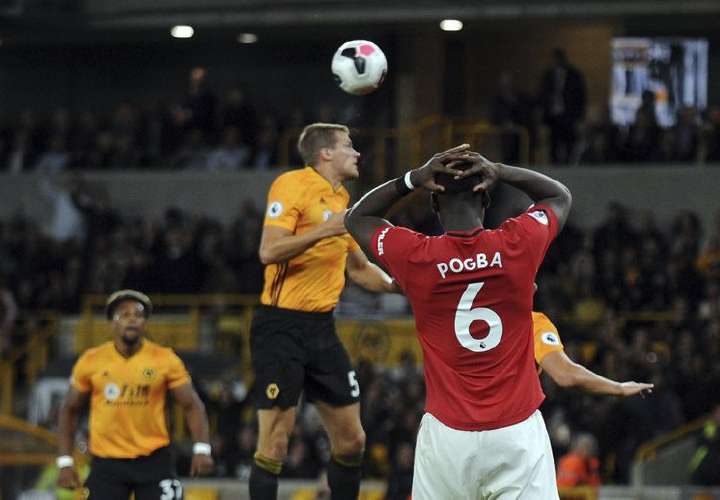 Pogba falló un penalti y el United empató 1-1