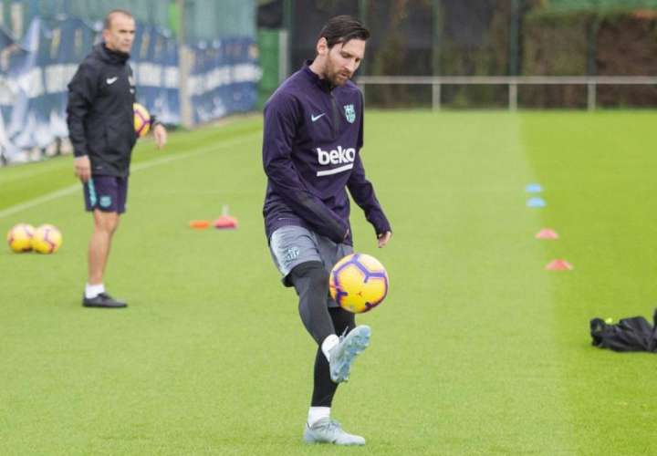 Lionel Messi volvió a entrenarse y parece estar listo para debutar el domingo