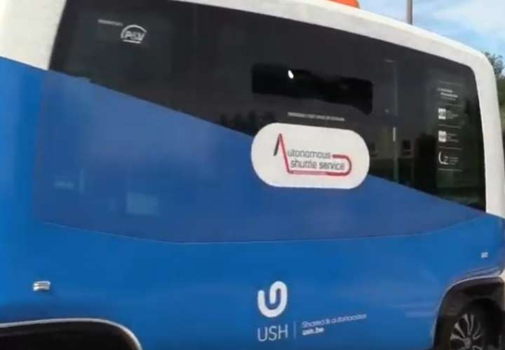 Bruselas prueba en la universidad su primer autobús eléctrico sin conductor