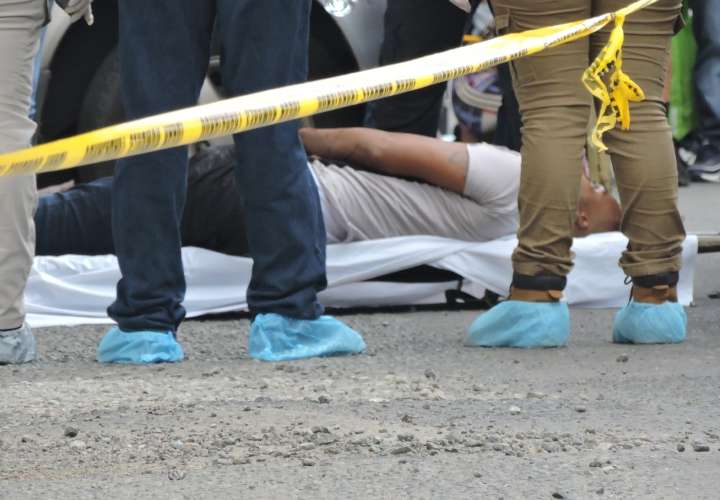 Uno de los homicidios ocurrido en la ciudad capital. Foto/ Landro Ortiz