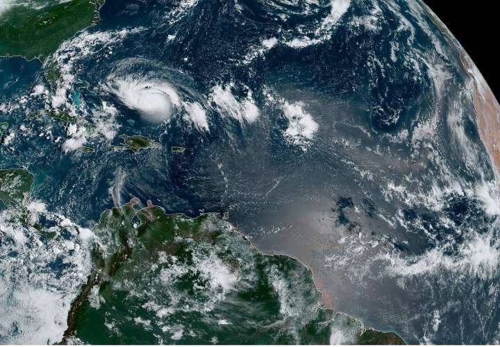 El huracán Dorian alcanza la categoría 3 en su camino amenazante a Florida