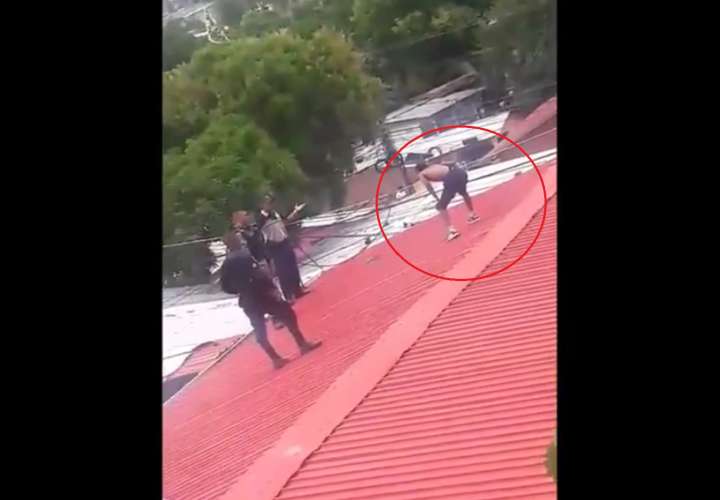 Aprehenden a hombre que corrió sobre techos de varias casas en Veranillo (Video)