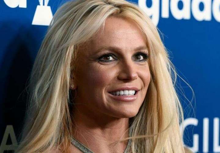 Padre de Britney renuncia a su custodia y la deja a su suerte