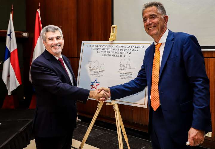 Canal de Panamá firma un acuerdo con el Puerto de Róterdam