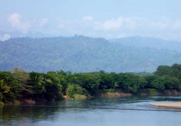 Panamá y Costa Rica se unen por el río Sixaola 