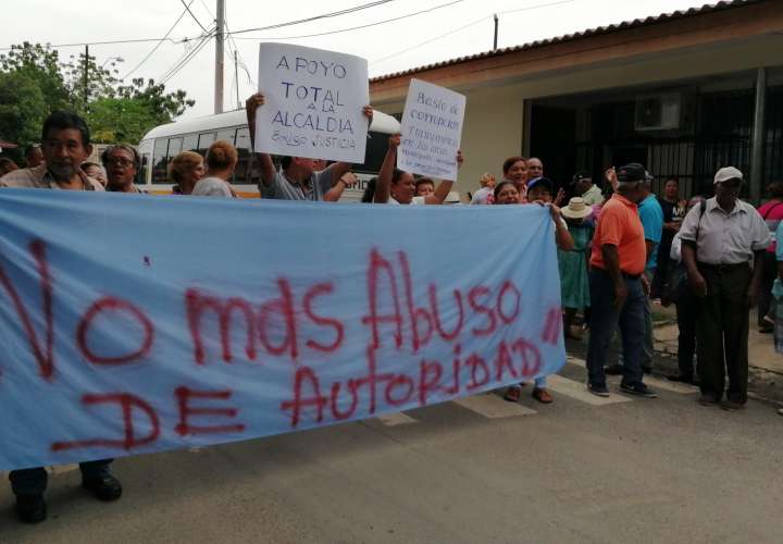 San Carlos sin tesorero y empleados del Municipio sin cobrar exigen su plata 