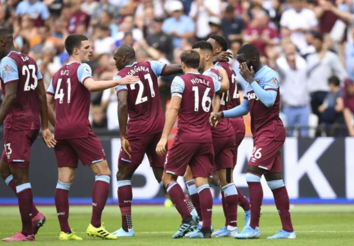 Los jugadores del West Ham celebran un gol. / AP