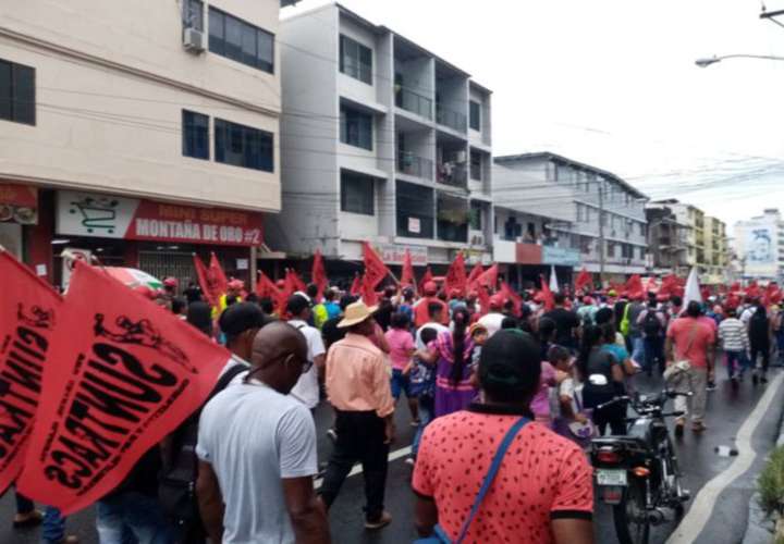 Sindicatos realizan primera protesta contra el GobierNito