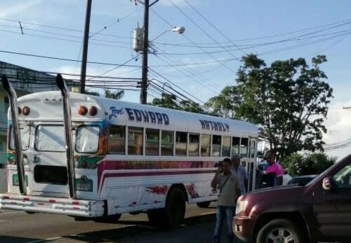 Un muerto y tres heridos deja balacera en bus de la ruta Costa Arriba-Colón  