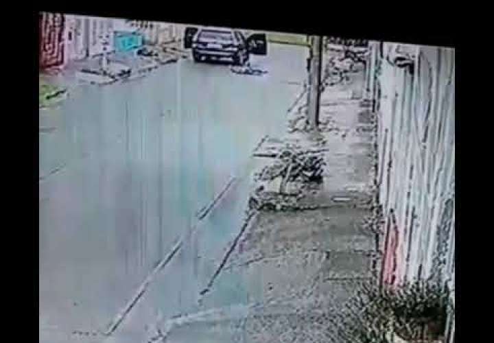 Video capta el momento en que sorprenden y matan al abogado en Las Acacias 