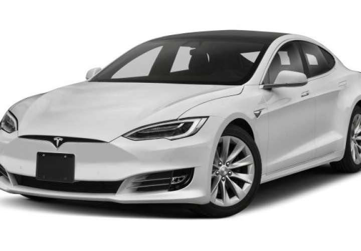 Los autos Tesla tendrán Netflix y un 'Car-aoke'