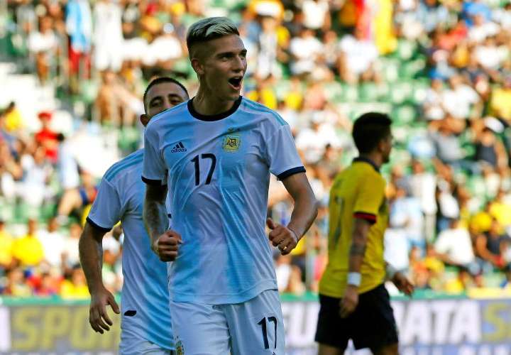 Argentina golea a Ecuador