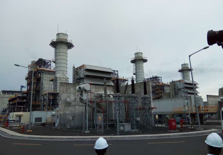 AES Panamá inaugura tanque de almacenamiento de gas natural licuado