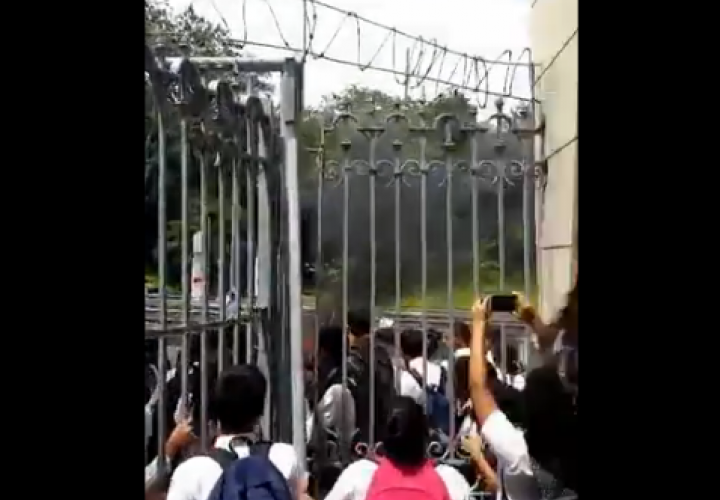 Estudiantes del "Inti" cierran avenida de Los Mártires [Video]