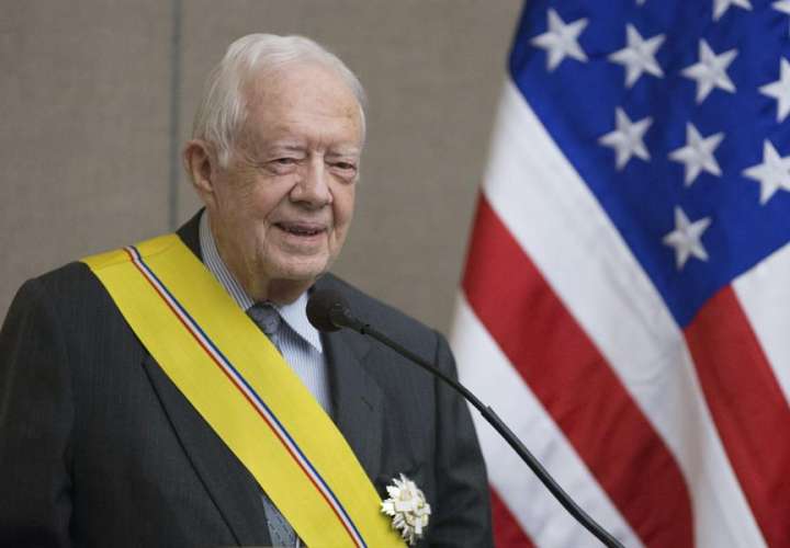 El expresidente de EE.UU. Jimmy Carter se fractura la pelvis al caerse en casa