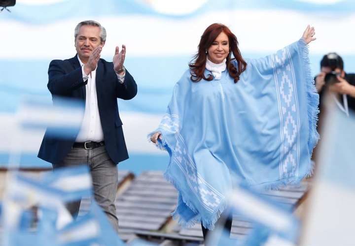 Los argentinos deciden en las urnas el futuro de su país 