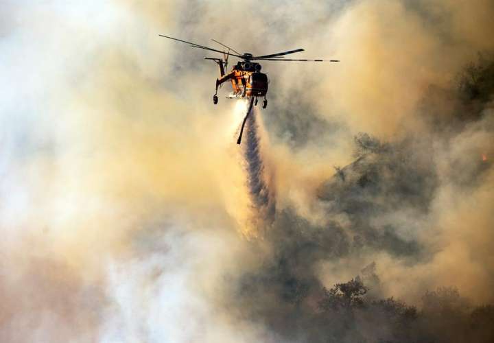 Miles de personas evacuan sus casas en California por los incendios
