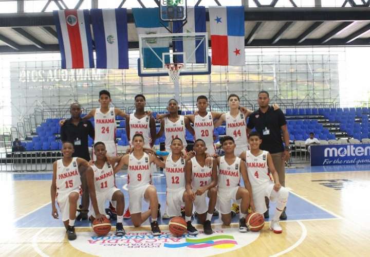 El equipo panameño venció 92 a 47 a El Salvador. Foto: Fepaba