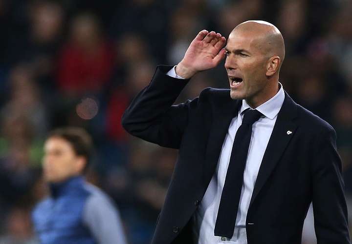 El entrenador del Reral Madrid, el francés Zinedine Zidane, durante el partido de la jornada 12 de LaLiga que Real Madrid y Real Betis . Foto:AP