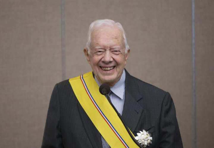 Jimmy Carter se recupera tras someterse a una cirugía cerebral