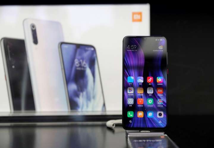 Fotografía de archivo fechada el 24 de septiembre de 2019, que muestra un teléfono Xiaomi, en Pekín (China). EFE