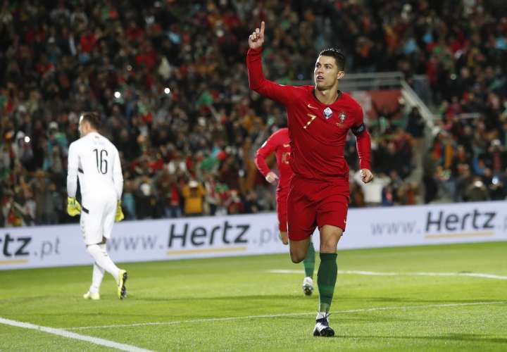 Cristiano Ronaldo celebra su anotación. Foto: AP