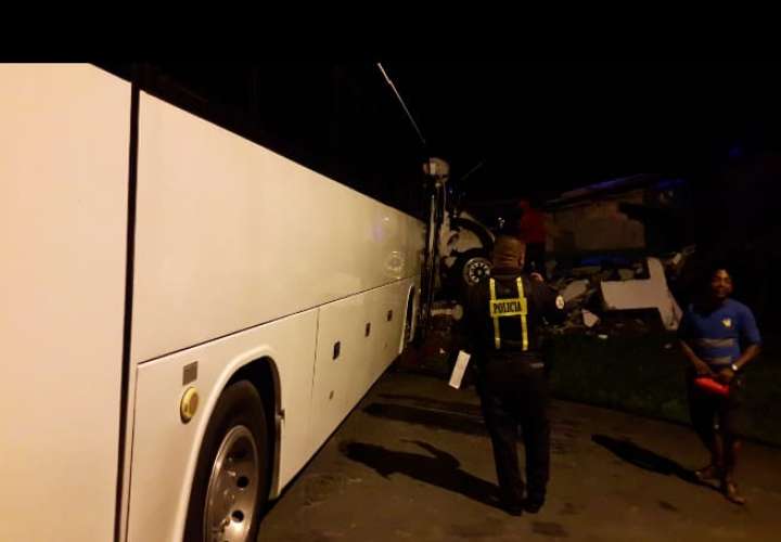 Dos heridos deja choque entre buses en Río Gatún