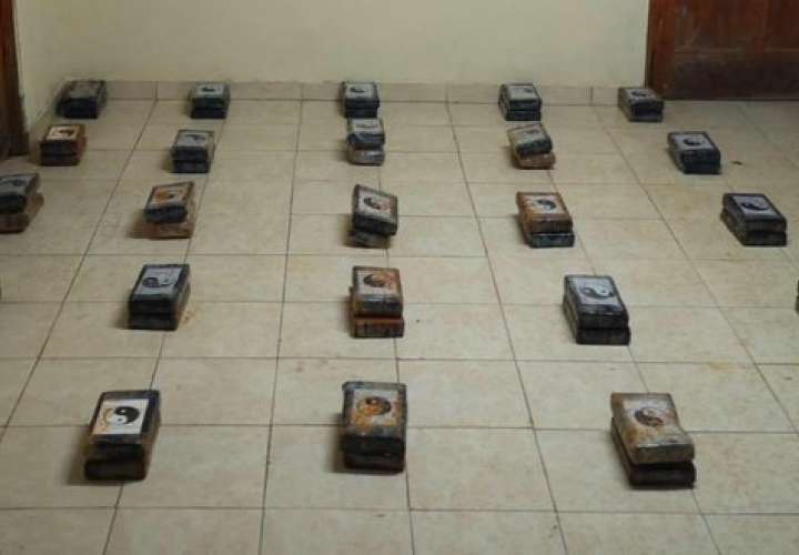 Confiscan 46 paquetes de droga en un tanque plástico en Guna Yala [Video]