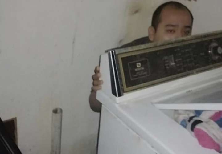 Hombre se esconde detrás de una lavadora fingiendo su secuestro
