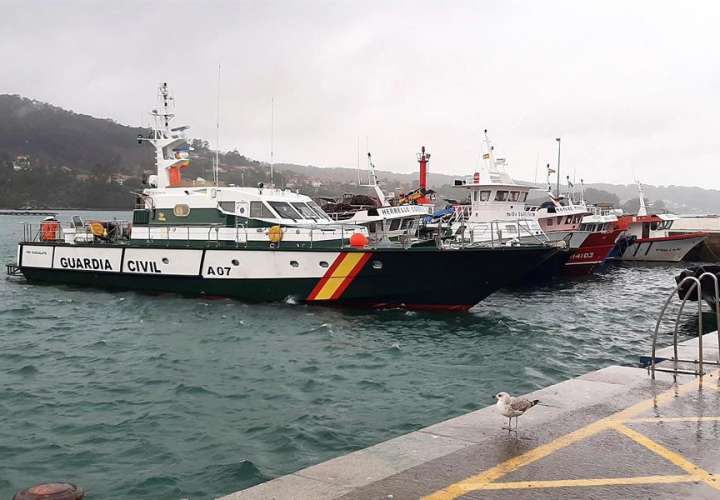 Vista general del puerto del Aldán, en el municipio pontevedrés de Cangas de Morrazo, en cuyo litoral la Guardia Civil ha interceptado un submarino cargado con unos 3.000 kilos de cocaína de gran pureza. EFE
