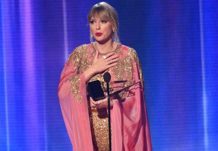 Taylor Swift se corona artista de la década en los AMAs