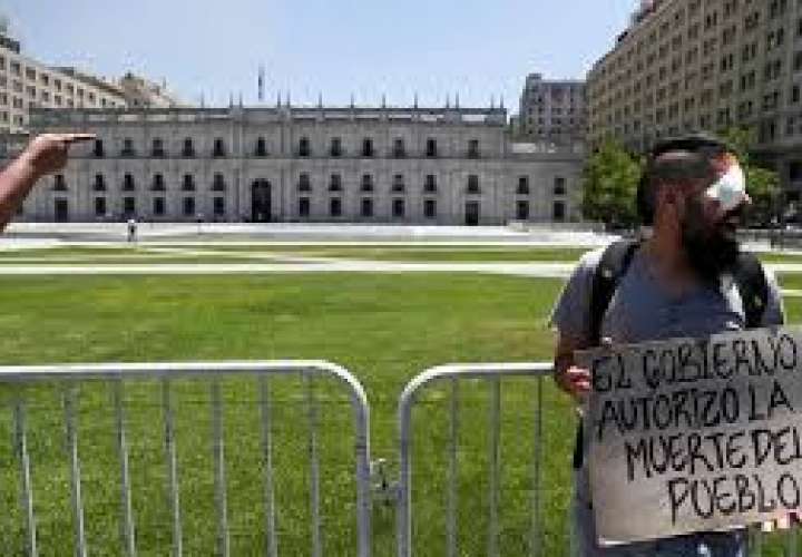 Heridos oculares por protestas en Chile anuncian querella contra Piñera