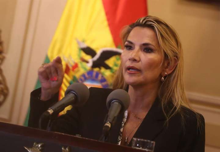 Presidenta interina de Bolivia podría convocar elecciones en las próximas horas