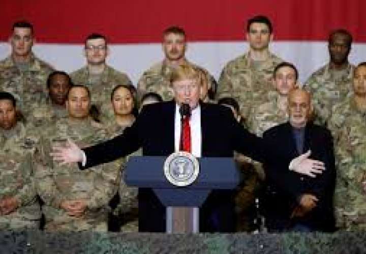Trump visita por sorpresa Afganistán y anuncia un nuevo diálogo con talibanes