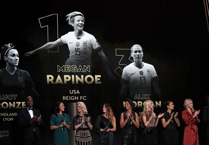 Rapinoe no acudió al teatro del Chatelet a recoger el trofeo. Foto: AP