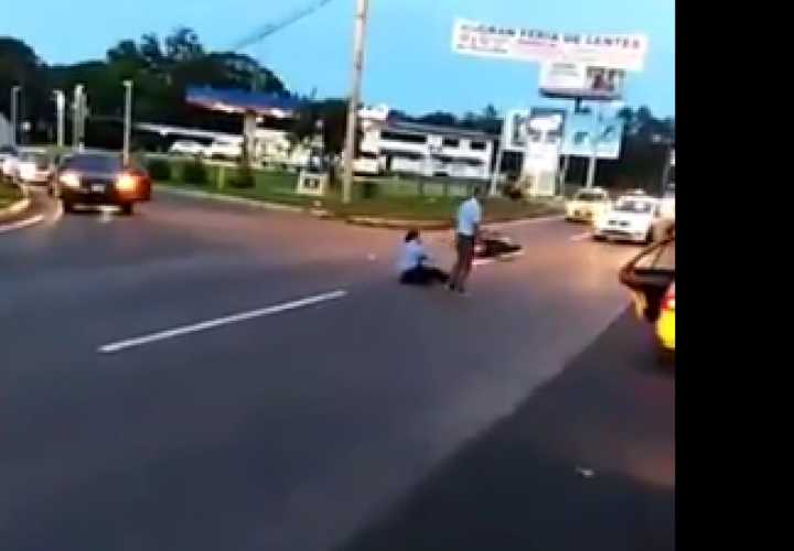 Motorizado quedó tirado en medio de la carretera  [Video]