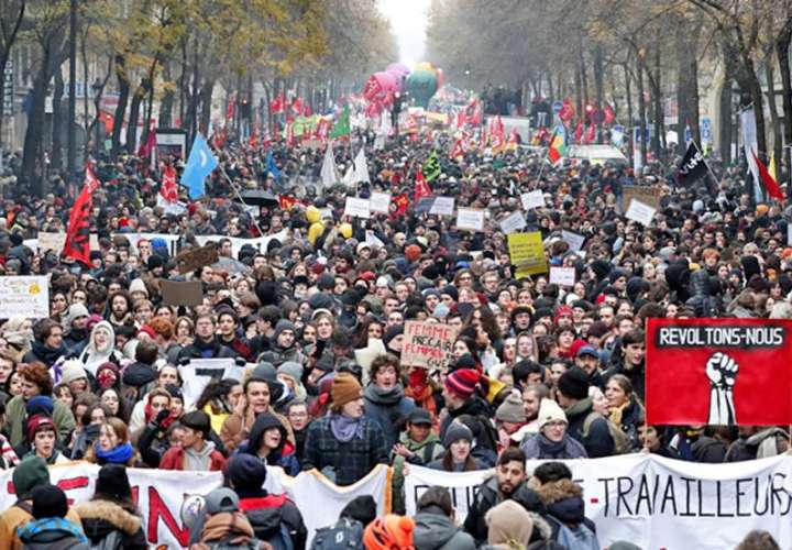 Paro de transporte y muchas manifestaciones causan el caos en Francia