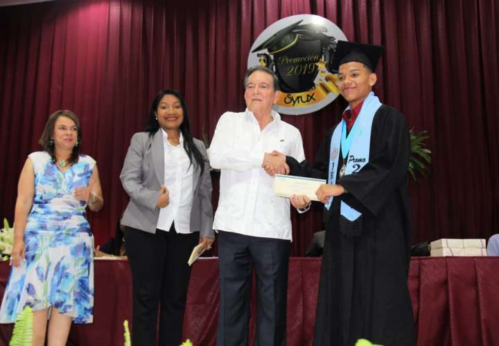 “Nunca se rindan”, afirma Cortizo Cohen en graduación del Instituto Rufo Garay
