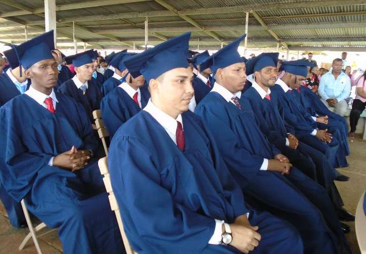 Más de 800 privados de libertad se graduaron en 2019