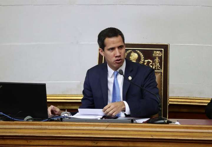 Asamblea de Venezuela acusa a Maduro de obstaculizar reelección de Guaidó