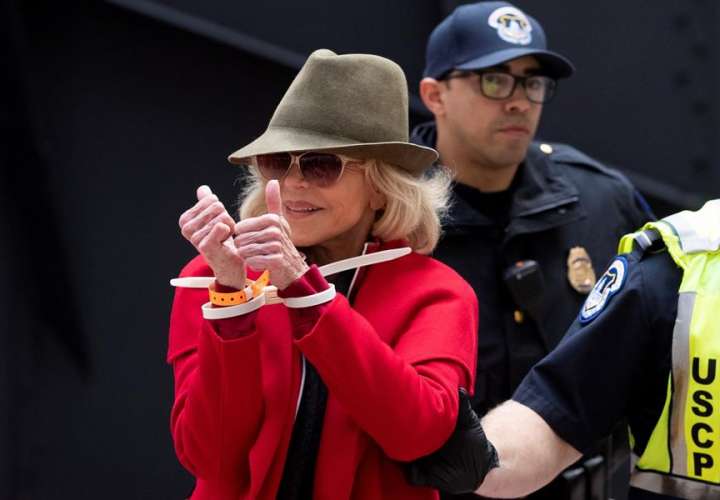 Fonda, arrestada por quinta vez en Washington, en víspera de su cumpleaños