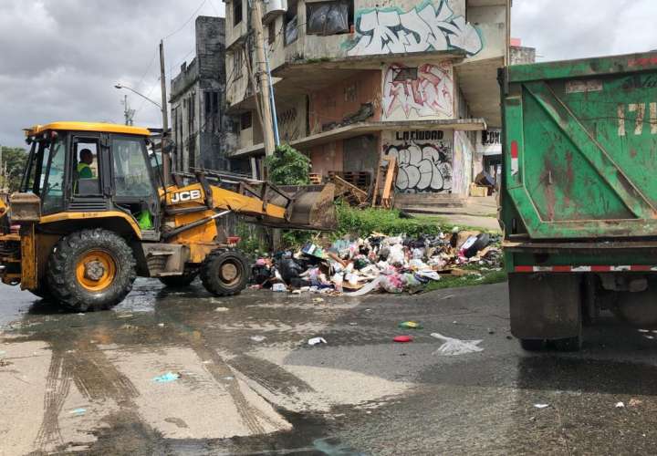 Distintos sectores de la ciudad están invadidos de basura tras fiesta navideña